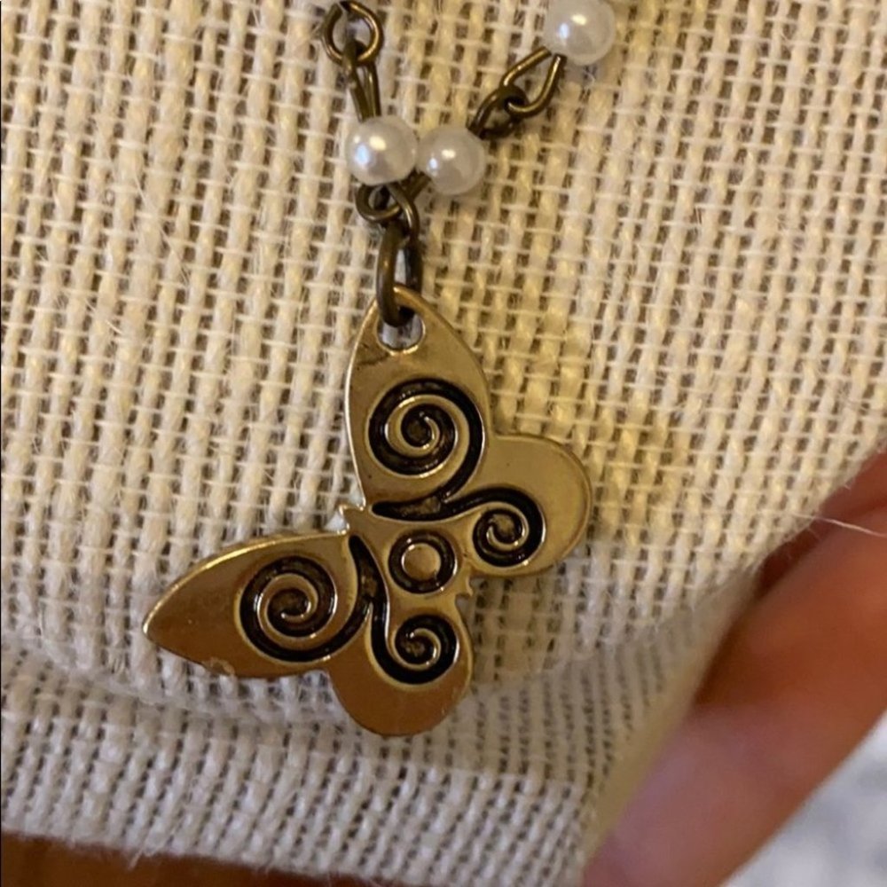 pearl & brass chain necklace with pink and white butterfly charm - Picture 11 of 14